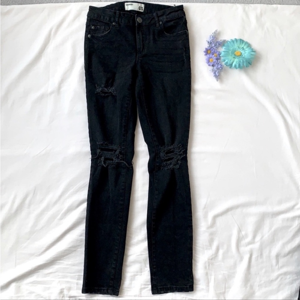 Garage black skinny denim, distressing to thigh/knee, size 3, 8”rise, 30” inseam